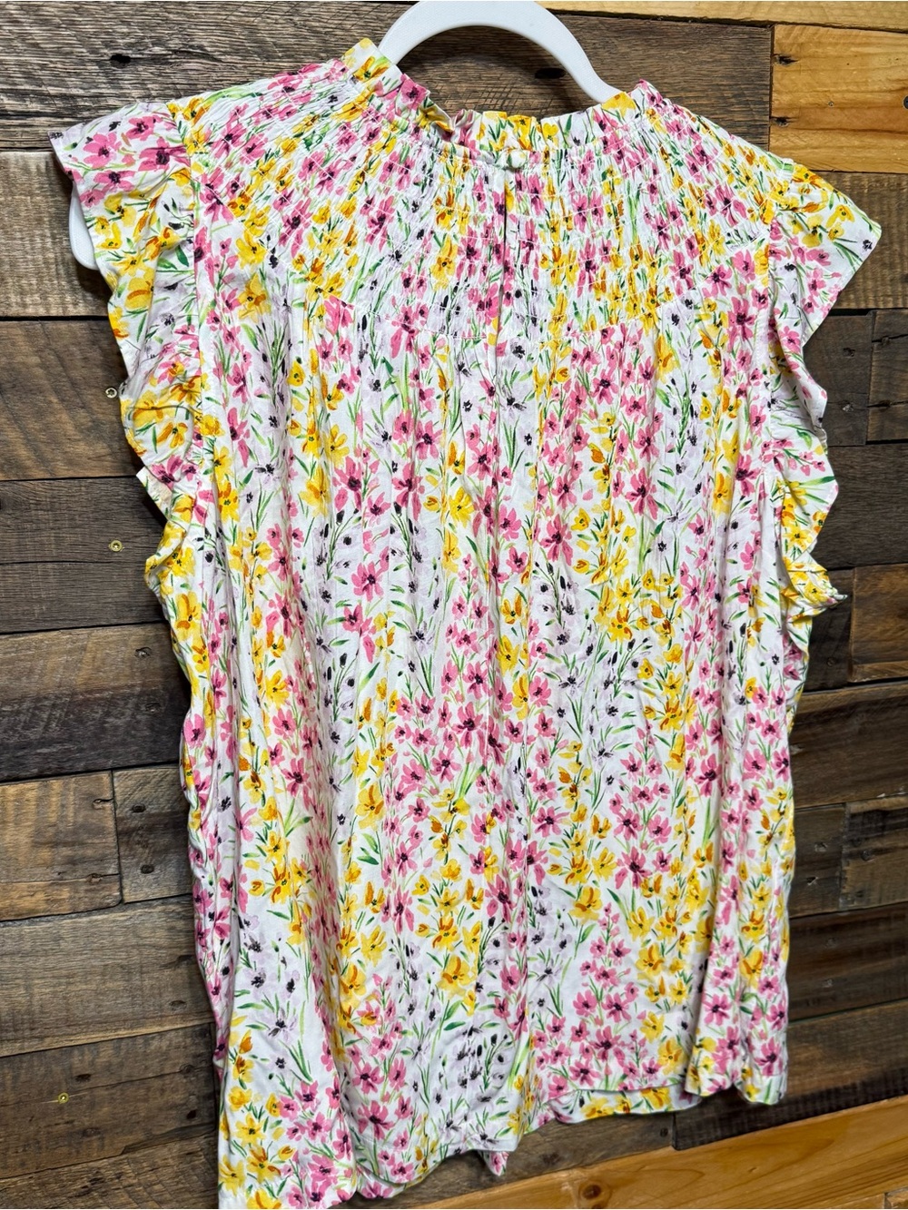 NWT Crown & Ivy White Floral Smocked Ruffle Cap Sleeve Top - Picture 3 of 5
